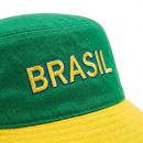 Detalhe do bordado BRASIL no boné bucket